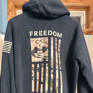 Men’s Under Armour sweatshirts size large